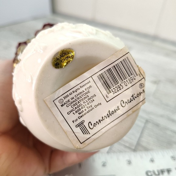 Porcelain Bud Vase 3D Red Roses Gold Trim Cottagecore Ivory Weave 5" Tall Floral - Picture 10 of 10